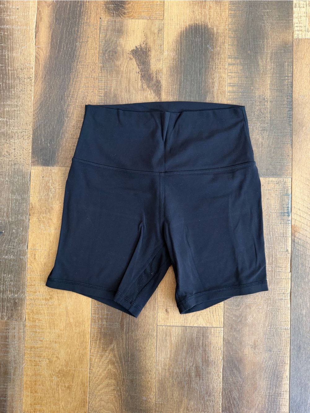 Women’s lululemon black align 6” bike shorts